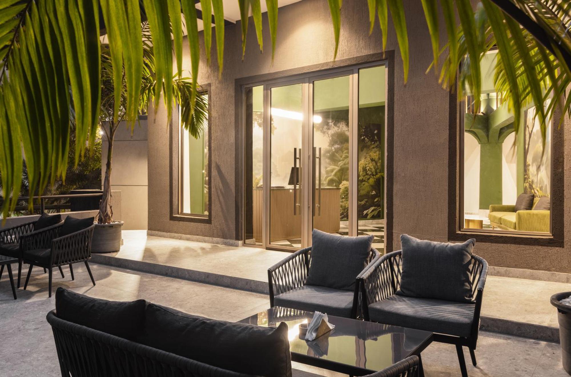 Tree House Boutique Hotel Абуджа Экстерьер фото