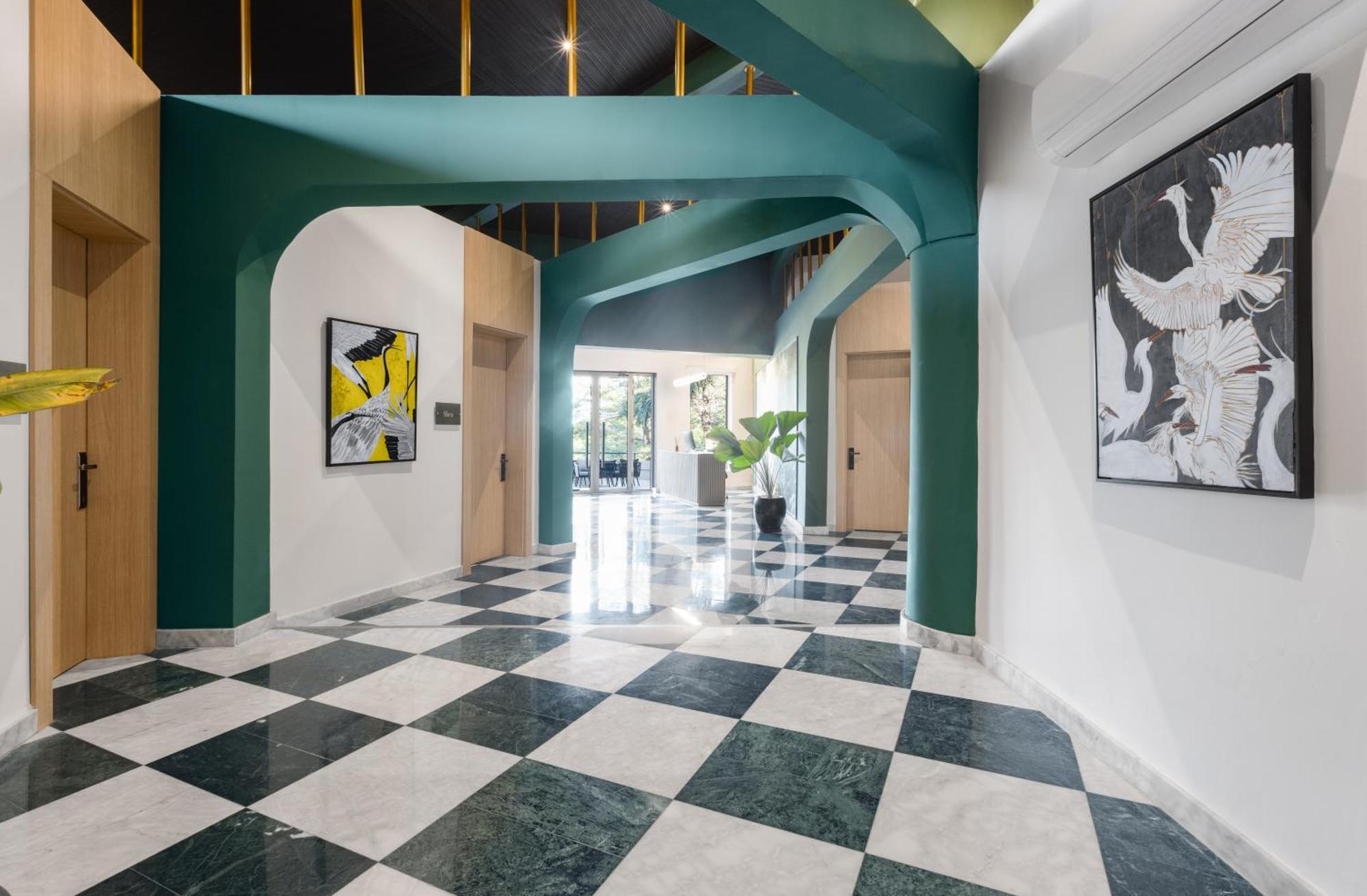Tree House Boutique Hotel Абуджа Экстерьер фото